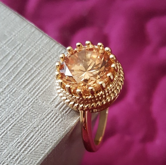 🧡(NEW) GORGEOUS Ring With Large Stone 🧡🧡🧡 - Picture 3 of 8